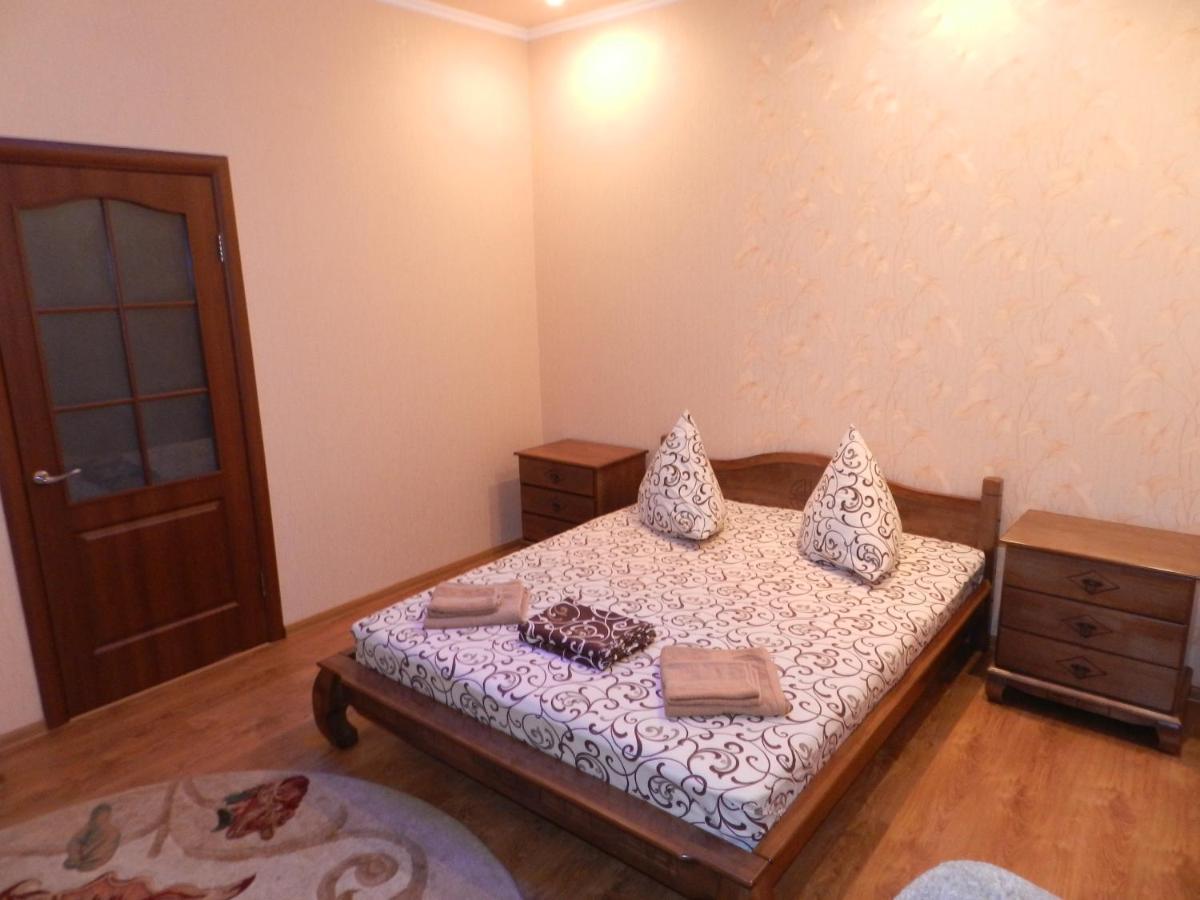 1-room Luxury Apartment on Sobornyi Avenue 174-а, by GrandHome. Center Запорожье Экстерьер фото