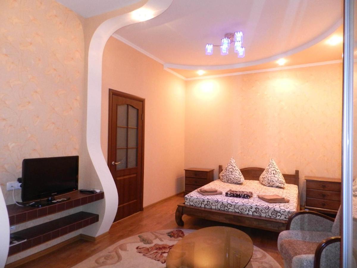 1-room Luxury Apartment on Sobornyi Avenue 174-а, by GrandHome. Center Запорожье Экстерьер фото